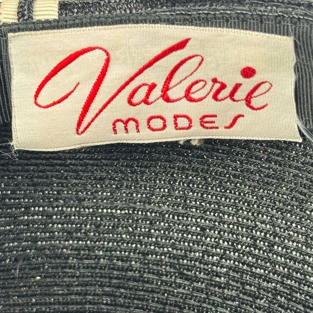 Vintage Valerie Modes Black with Mesh Veil - Picture 7 of 7